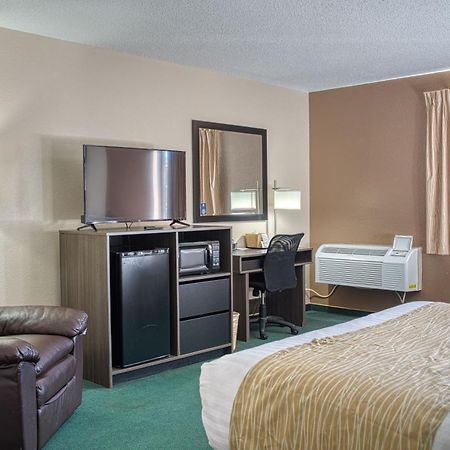 Super 8 By Wyndham Sturgis Hotel Buitenkant foto