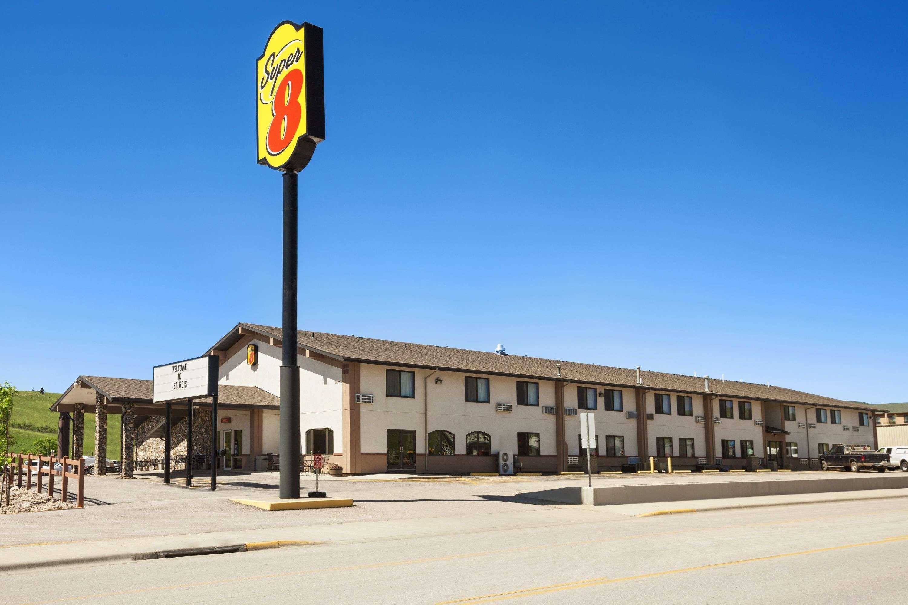 Super 8 By Wyndham Sturgis Hotel Buitenkant foto