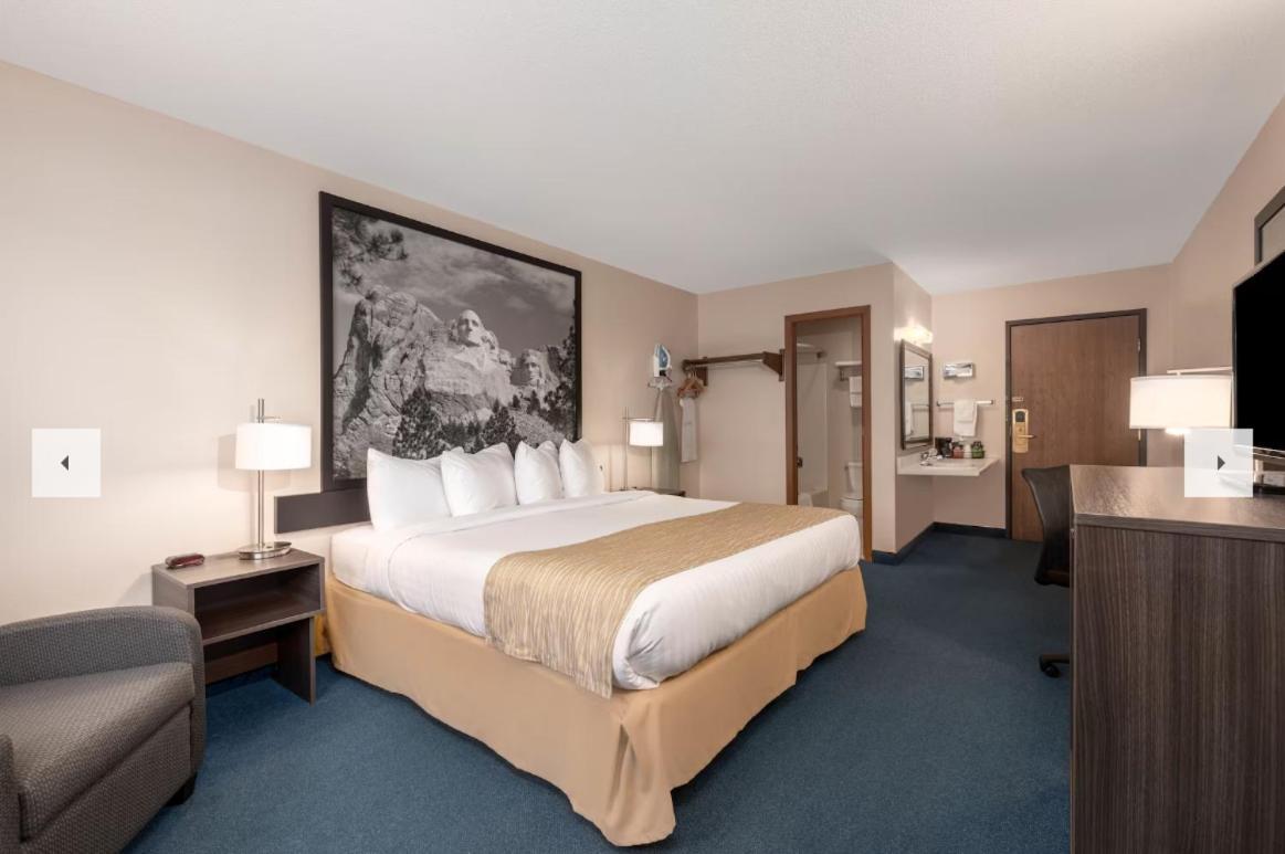 Super 8 By Wyndham Sturgis Hotel Buitenkant foto