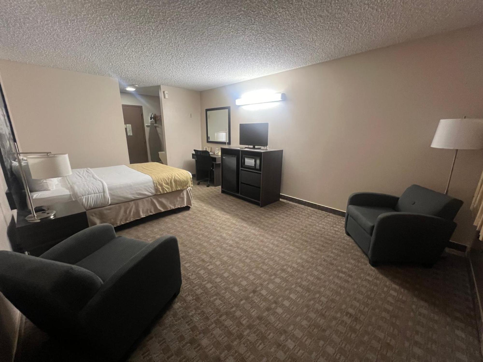 Super 8 By Wyndham Sturgis Hotel Buitenkant foto