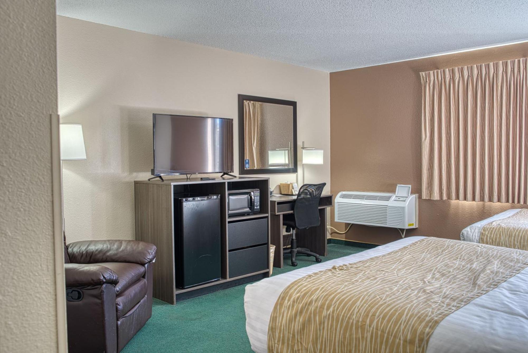 Super 8 By Wyndham Sturgis Hotel Buitenkant foto