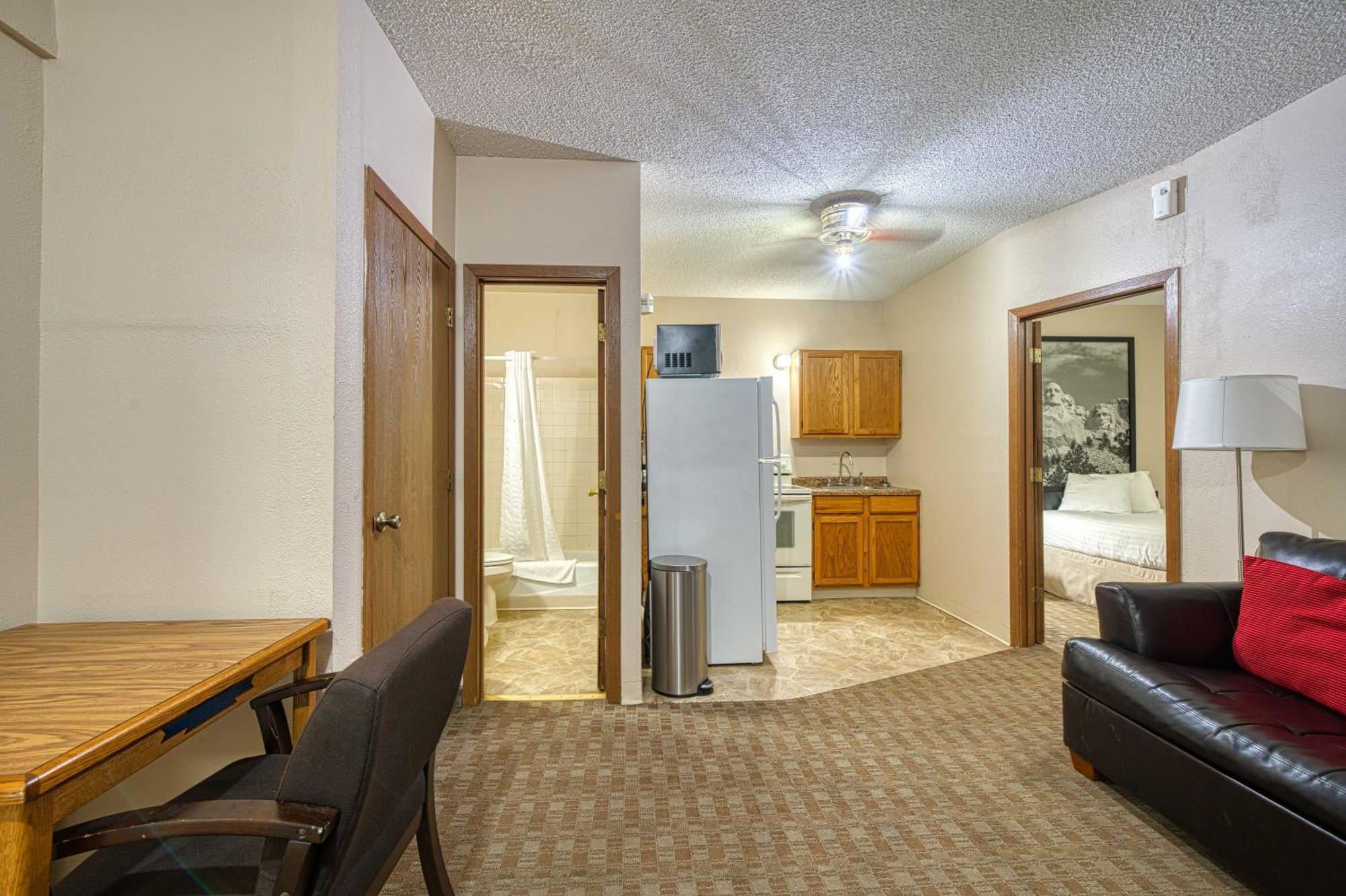 Super 8 By Wyndham Sturgis Hotel Buitenkant foto