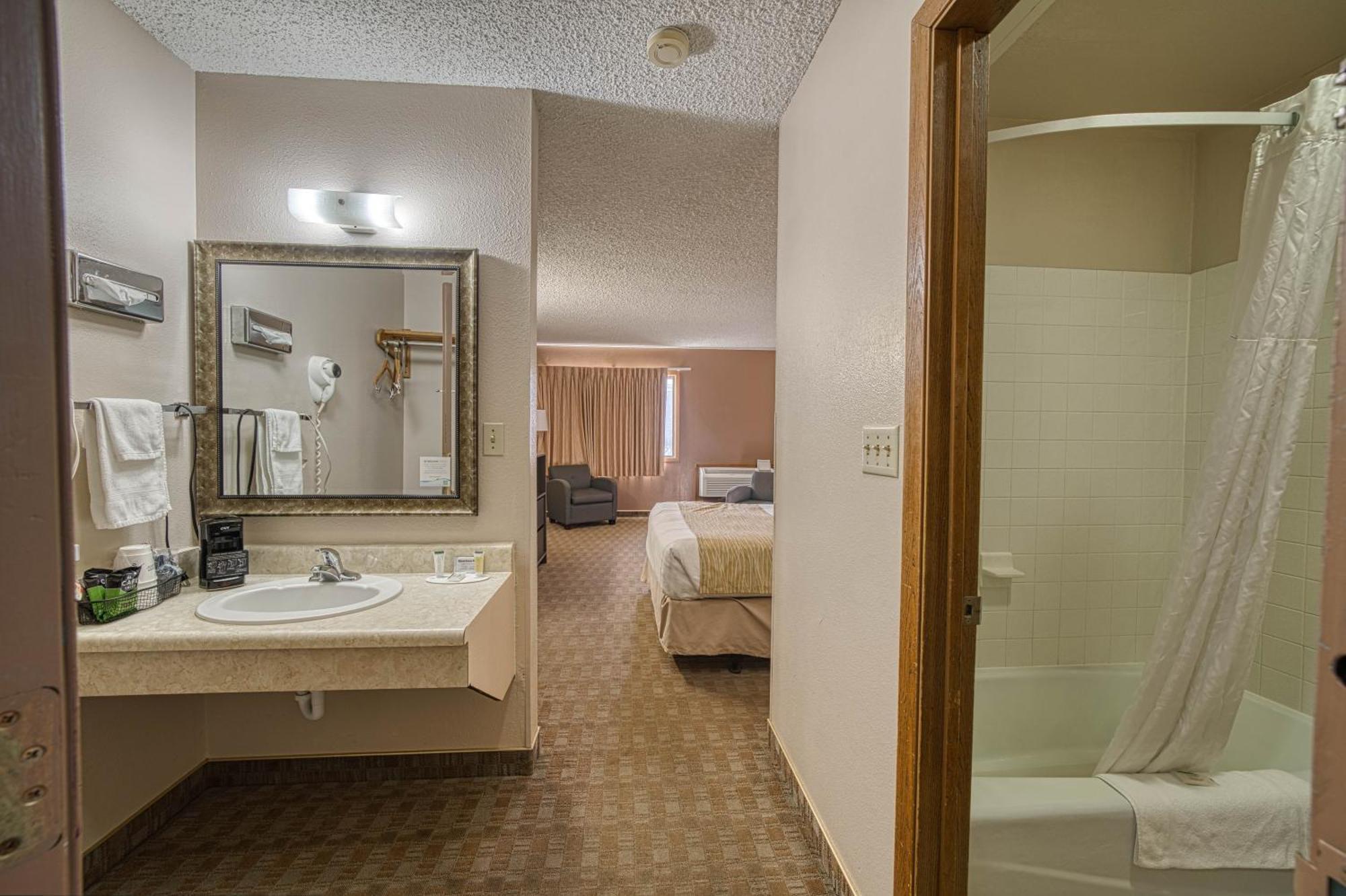 Super 8 By Wyndham Sturgis Hotel Buitenkant foto
