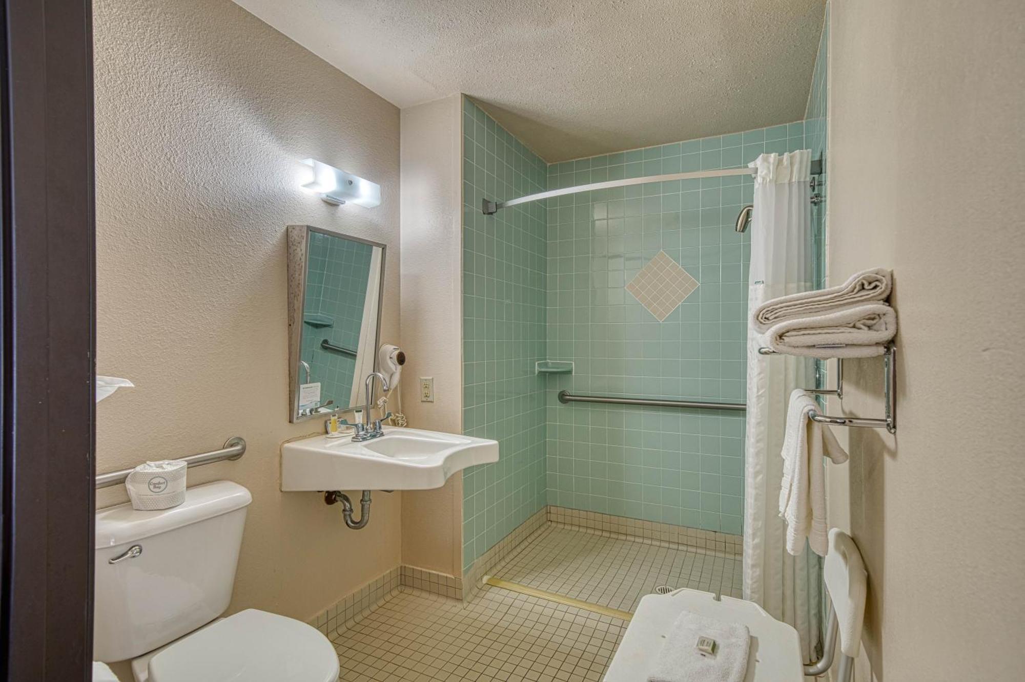 Super 8 By Wyndham Sturgis Hotel Buitenkant foto